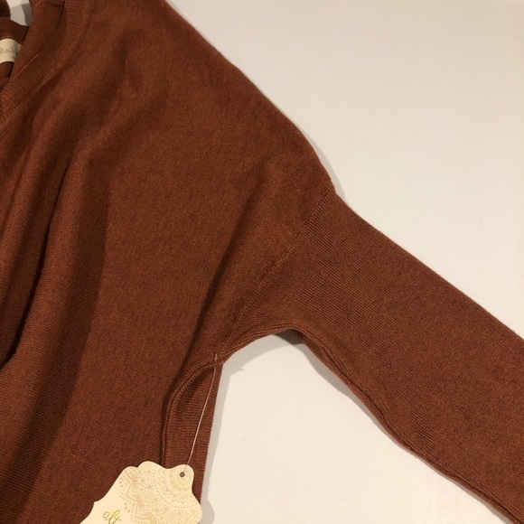 NWT Altar’d State Super Soft Patch Pocket V-Neck Tunic Brown Sweater M/L - Picture 10 of 11